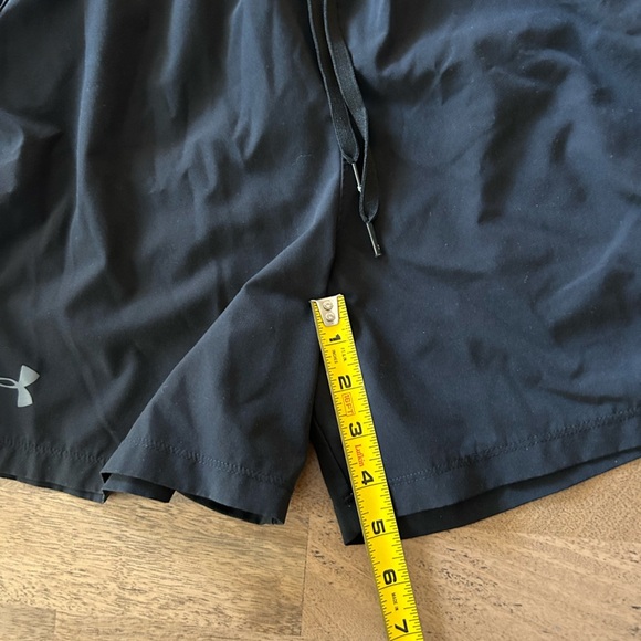 Under Armour Men's Black Shorts Size M - Picture 5 of 6